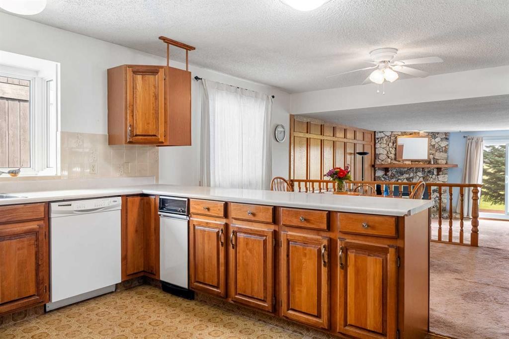 84 Deermoss Crescent Se, Calgary, AB - Indoor Photo Showing Kitchen