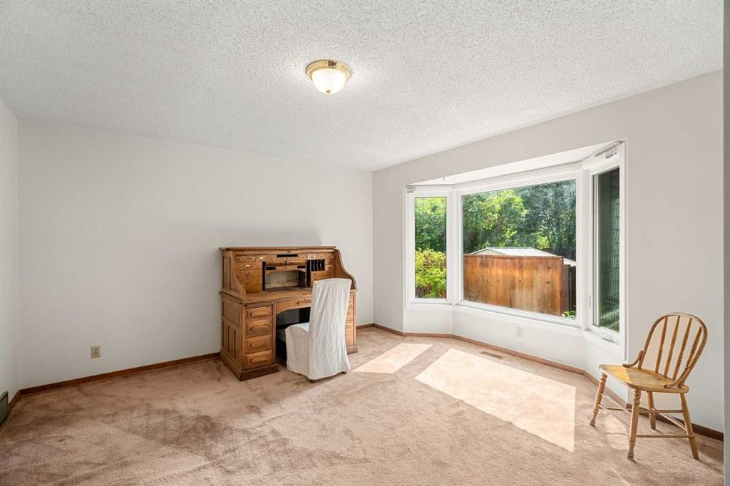 84 Deermoss Crescent Se, Calgary, AB - Indoor
