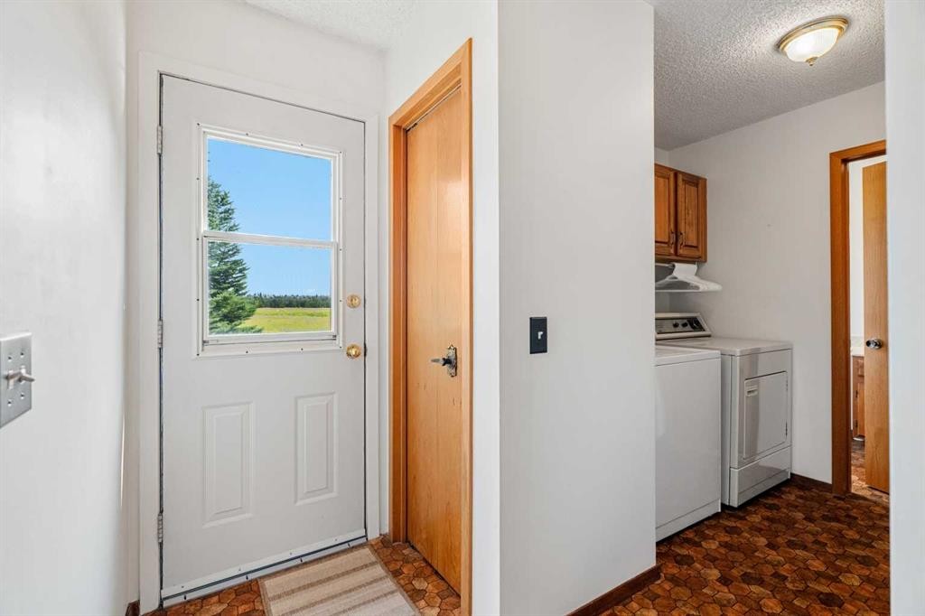 84 Deermoss Crescent Se, Calgary, AB - Indoor Photo Showing Laundry Room