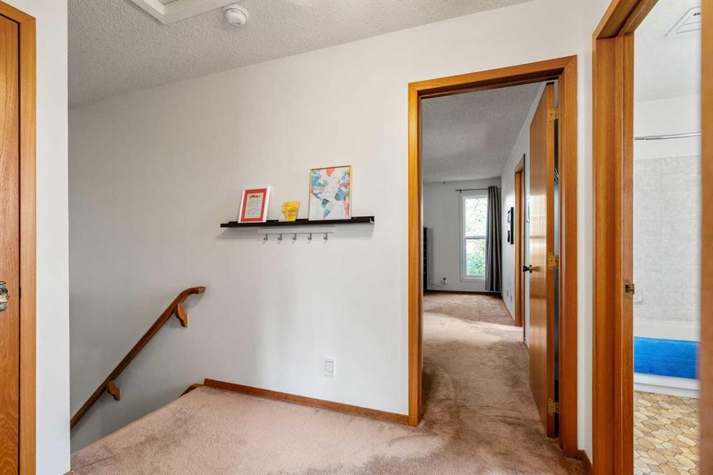 84 Deermoss Crescent Se, Calgary, AB - Indoor Photo Showing Other Room