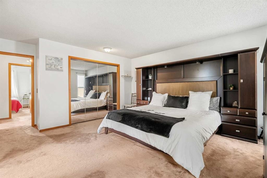 84 Deermoss Crescent Se, Calgary, AB - Indoor Photo Showing Bedroom