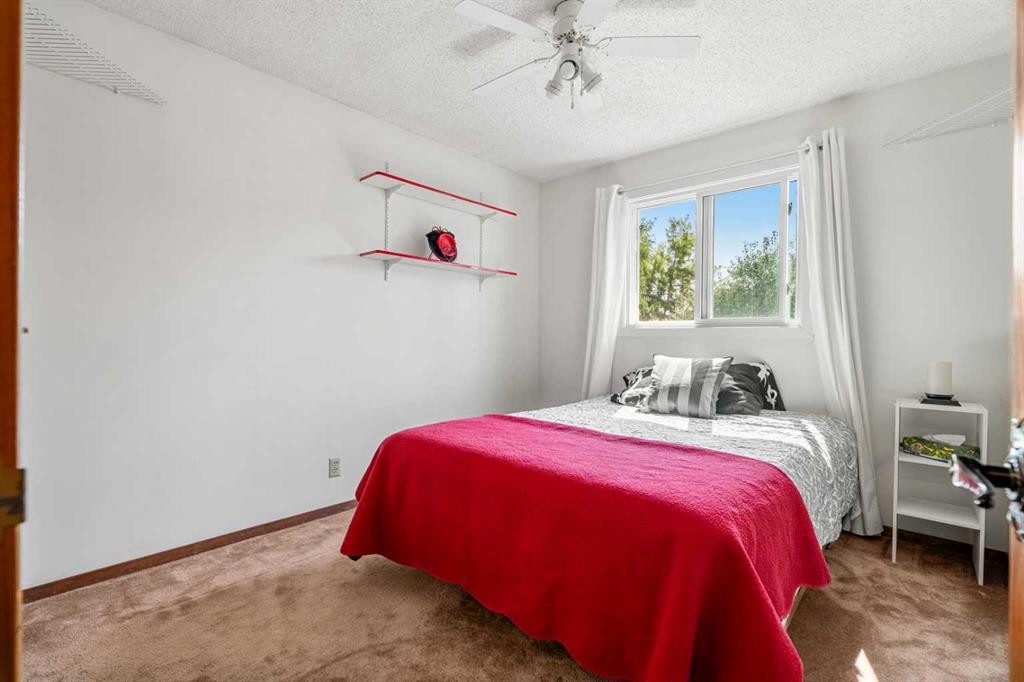 84 Deermoss Crescent Se, Calgary, AB - Indoor Photo Showing Bedroom