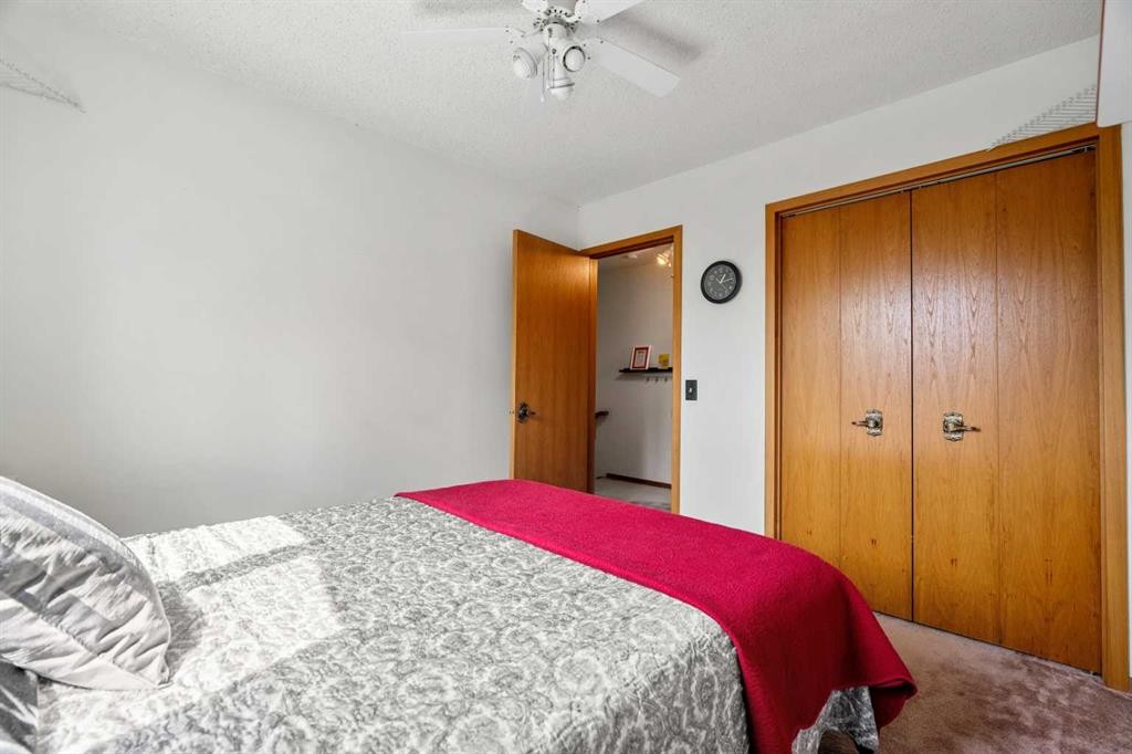 84 Deermoss Crescent Se, Calgary, AB - Indoor Photo Showing Bedroom