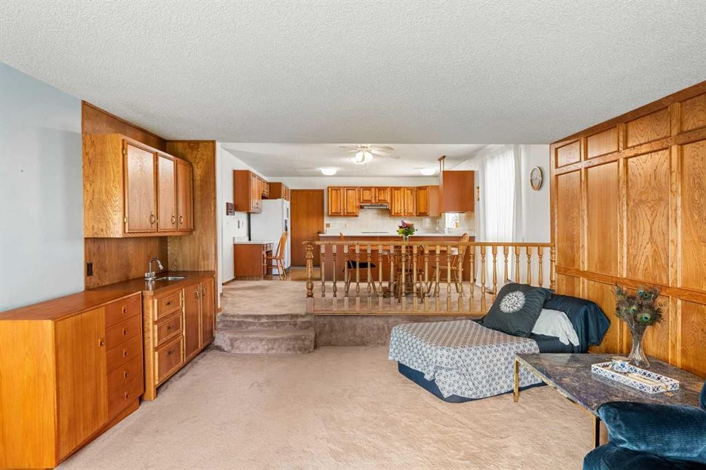84 Deermoss Crescent Se, Calgary, AB - Indoor Photo Showing Other Room