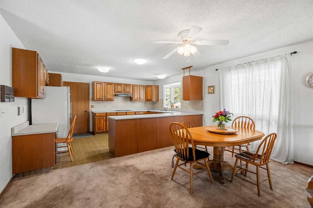 84 Deermoss Crescent Se, Calgary, AB - Indoor