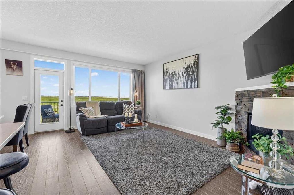 61 Hanson Lane Ne, Langdon, AB - Indoor Photo Showing Living Room