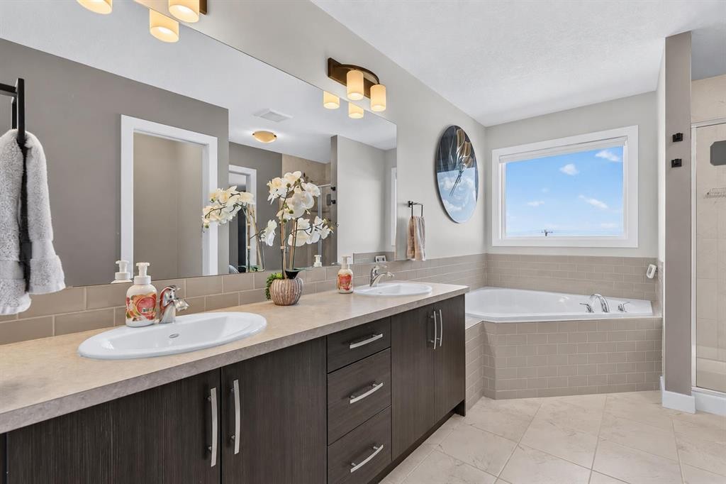 61 Hanson Lane Ne, Langdon, AB - Indoor Photo Showing Bathroom