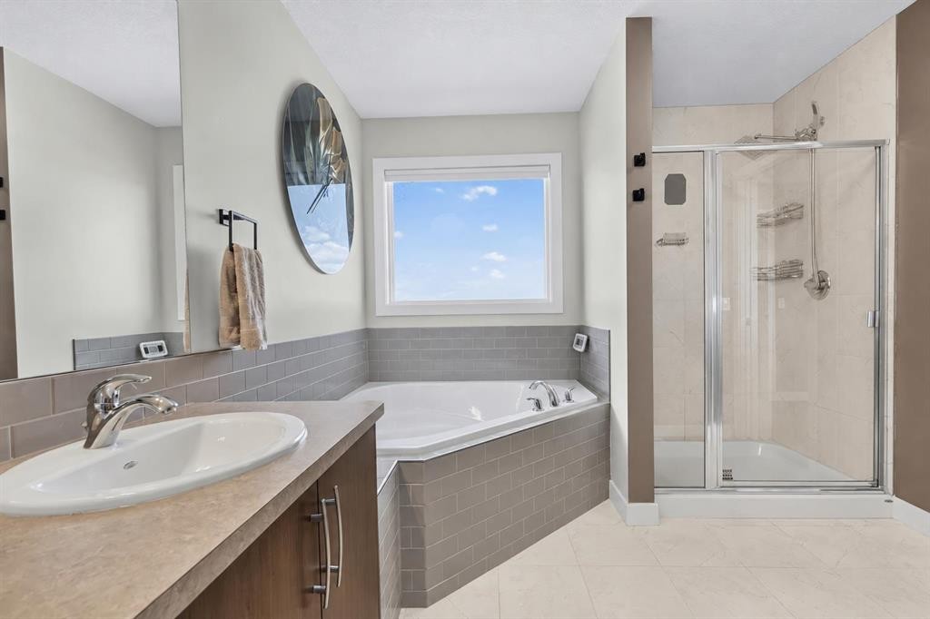 61 Hanson Lane Ne, Langdon, AB - Indoor Photo Showing Bathroom