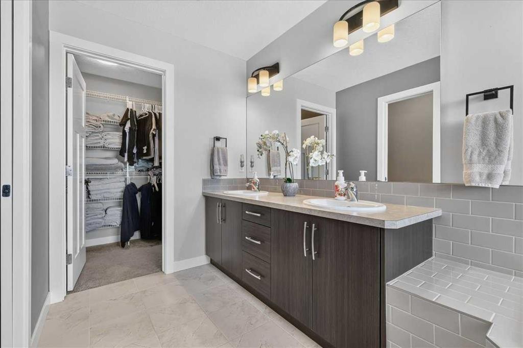 61 Hanson Lane Ne, Langdon, AB - Indoor Photo Showing Bathroom