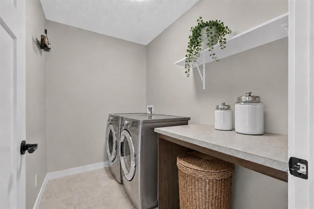 61 Hanson Lane Ne, Langdon, AB - Indoor Photo Showing Laundry Room