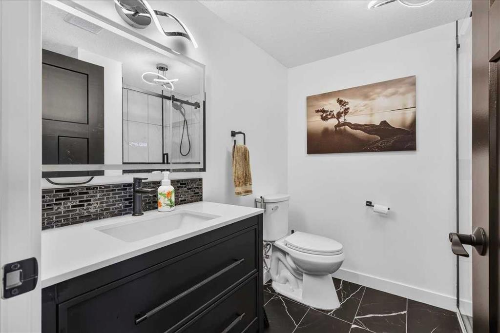 61 Hanson Lane Ne, Langdon, AB - Indoor Photo Showing Bathroom