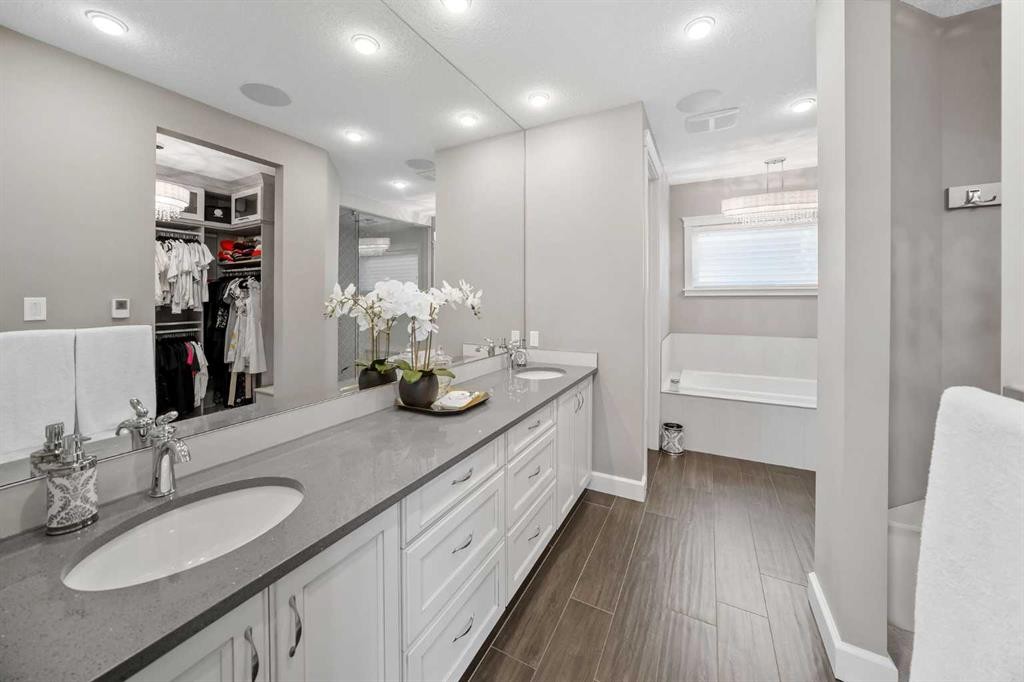 656 Quarry Way Se, Calgary, AB - Indoor Photo Showing Bathroom
