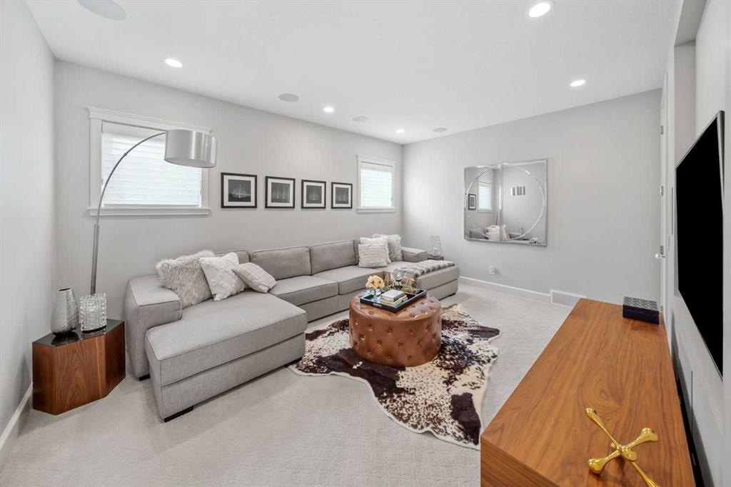 656 Quarry Way Se, Calgary, AB - Indoor Photo Showing Living Room
