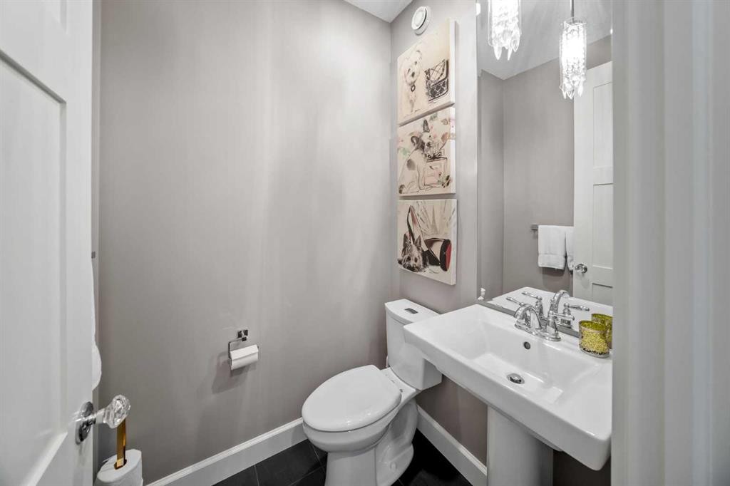 656 Quarry Way Se, Calgary, AB - Indoor Photo Showing Bathroom