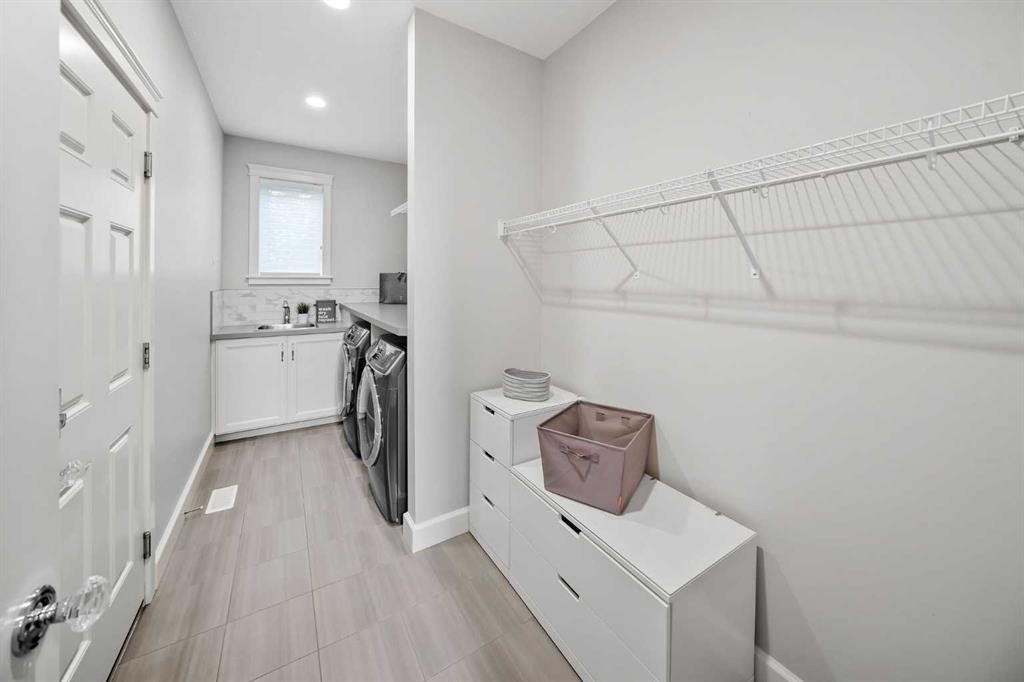 656 Quarry Way Se, Calgary, AB - Indoor Photo Showing Laundry Room