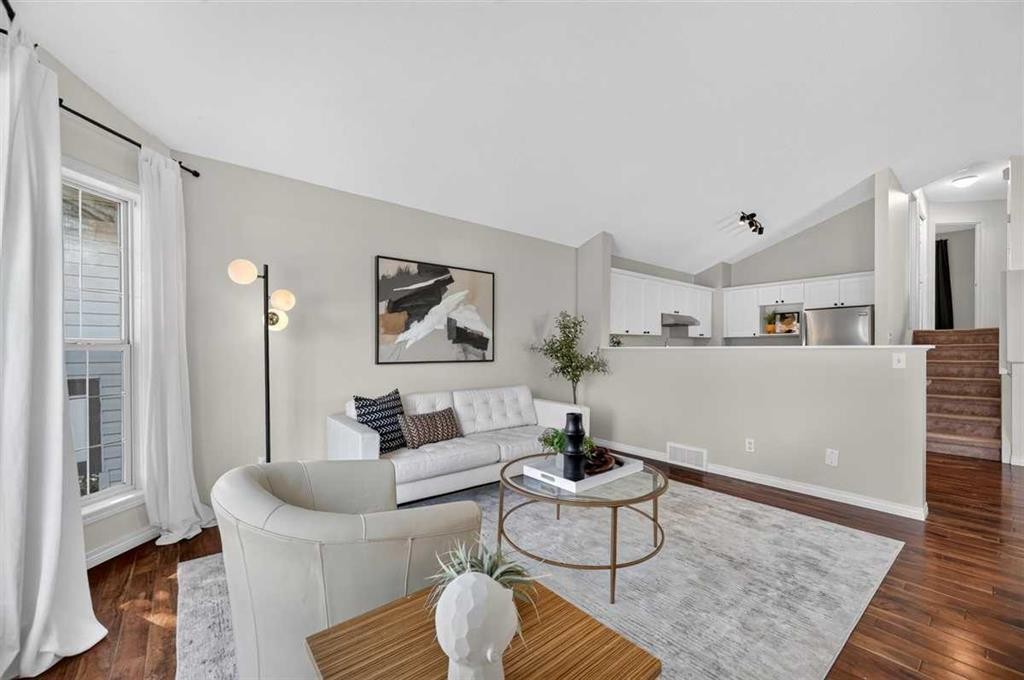 307 Covehaven View Ne, Calgary, AB - Indoor Photo Showing Living Room