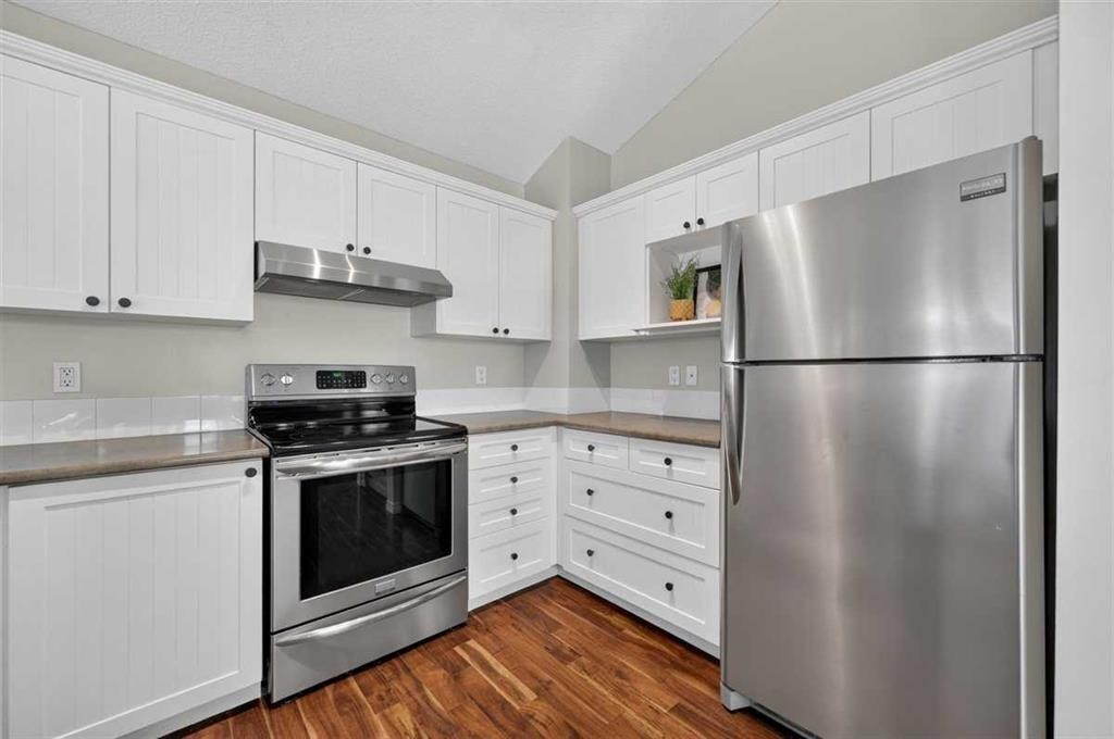 307 Covehaven View Ne, Calgary, AB - Indoor Photo Showing Kitchen With Stainless Steel Kitchen