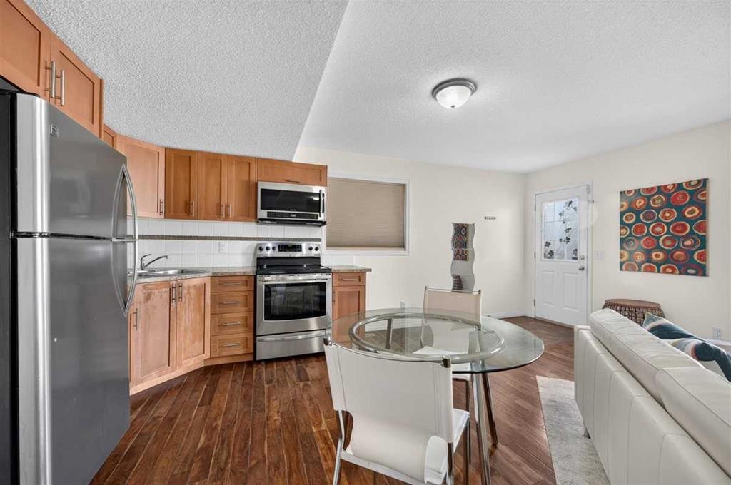 307 Covehaven View Ne, Calgary, AB - Indoor Photo Showing Kitchen With Stainless Steel Kitchen