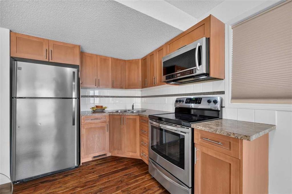 307 Covehaven View Ne, Calgary, AB - Indoor Photo Showing Kitchen With Stainless Steel Kitchen