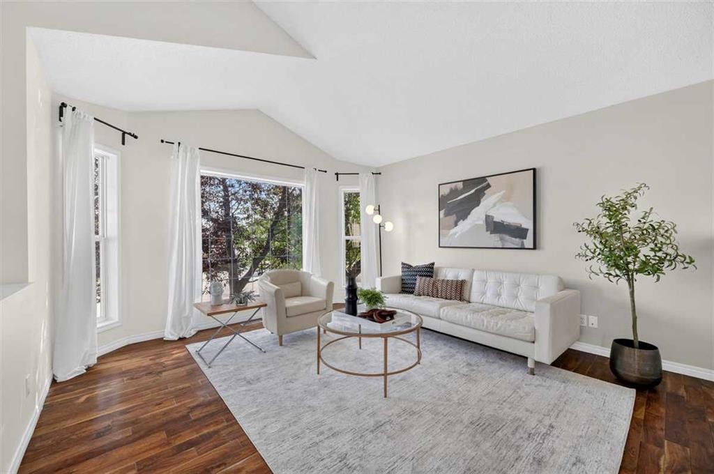 307 Covehaven View Ne, Calgary, AB - Indoor Photo Showing Living Room