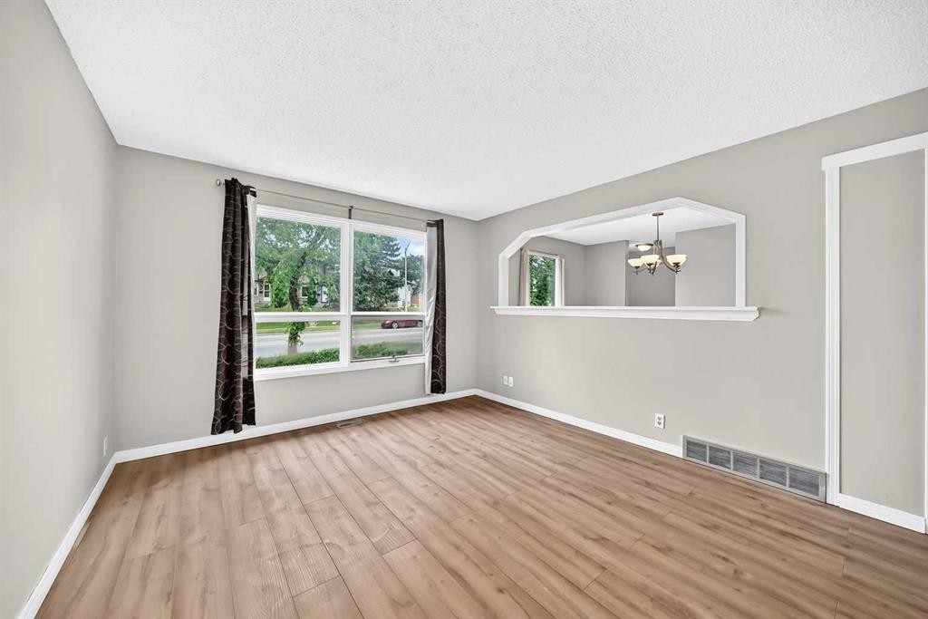 19 Falshire Drive Ne, Calgary, AB - Indoor
