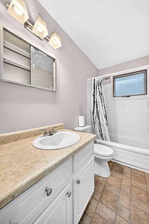 19 Falshire Drive Ne, Calgary, AB - Indoor Photo Showing Bathroom