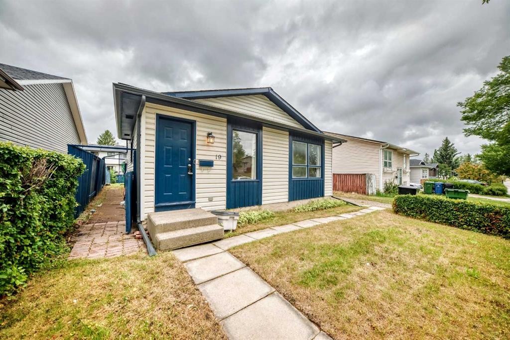 19 Falshire Drive Ne, Calgary, AB - Outdoor