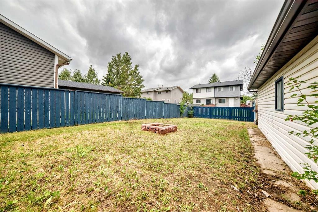 19 Falshire Drive Ne, Calgary, AB - Outdoor