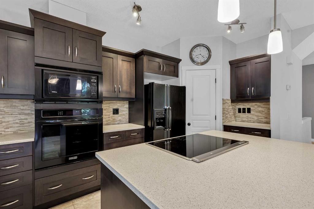 37 Cranleigh Heath Se, Calgary, AB - Indoor Photo Showing Kitchen