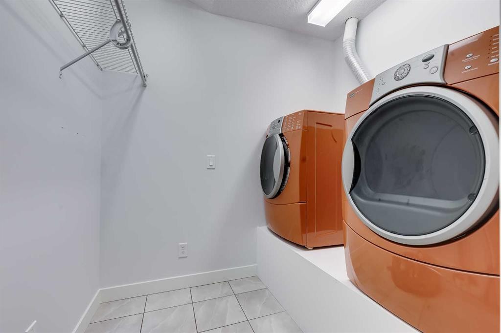 37 Cranleigh Heath Se, Calgary, AB - Indoor Photo Showing Laundry Room