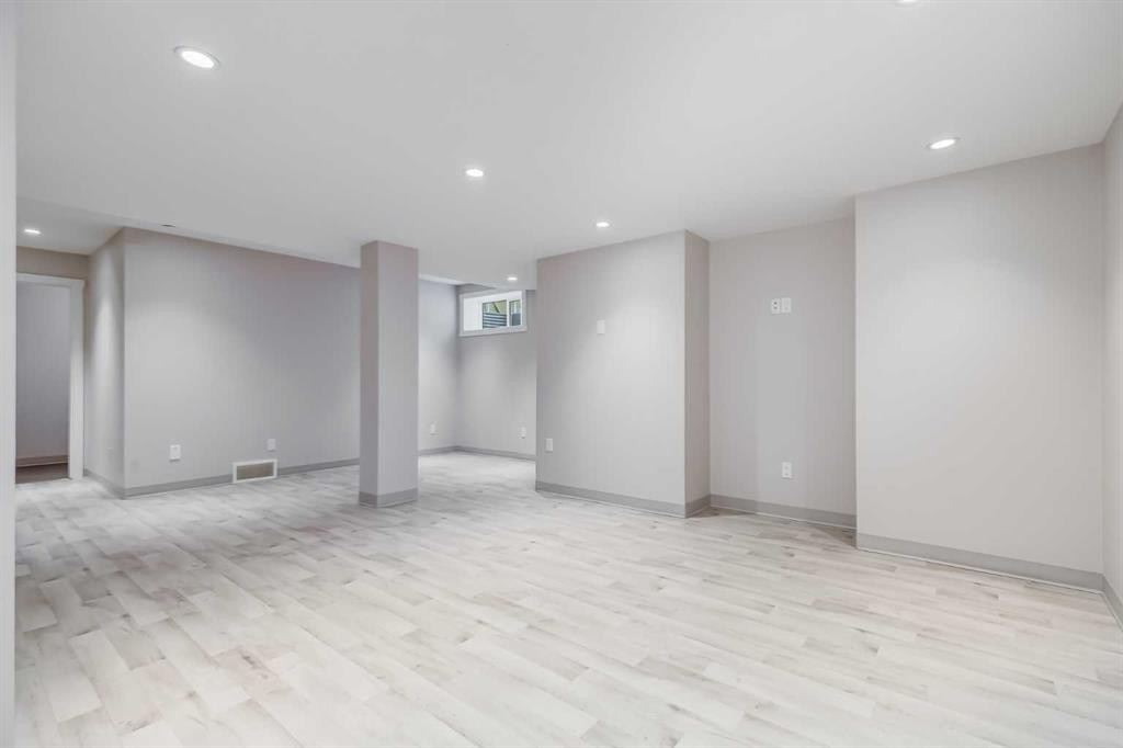 37 Cranleigh Heath Se, Calgary, AB - Indoor Photo Showing Other Room