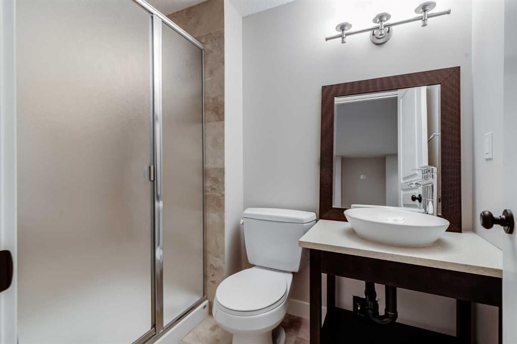 37 Cranleigh Heath Se, Calgary, AB - Indoor Photo Showing Bathroom