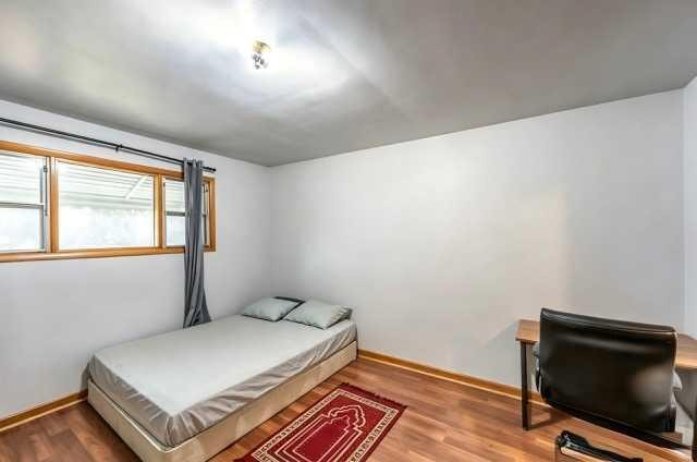 2628 Capitol Hill Crescent Nw, Calgary, AB - Indoor Photo Showing Bedroom