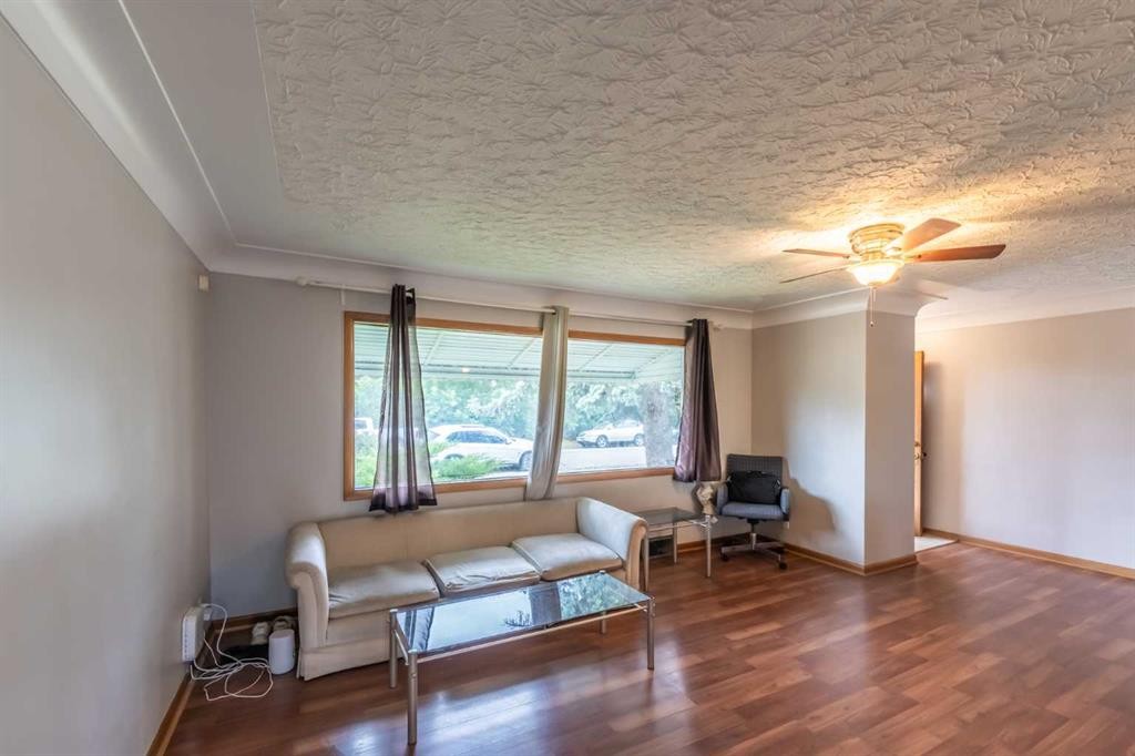 2628 Capitol Hill Crescent Nw, Calgary, AB - Indoor