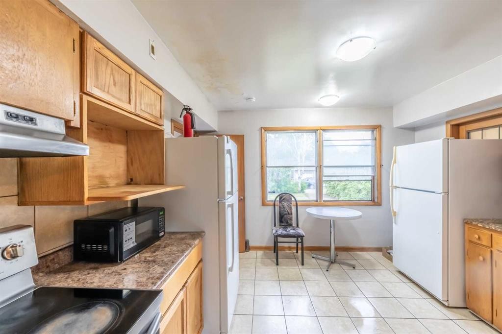2628 Capitol Hill Crescent Nw, Calgary, AB - Indoor Photo Showing Kitchen