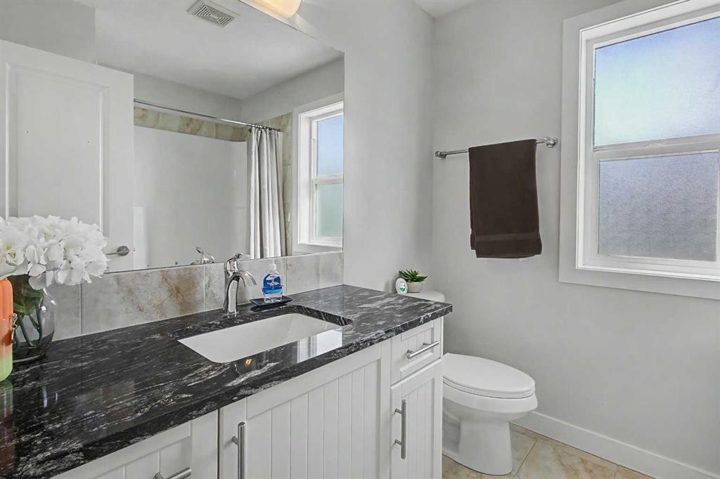2 Baywater Cape, Airdrie, AB - Indoor Photo Showing Bathroom
