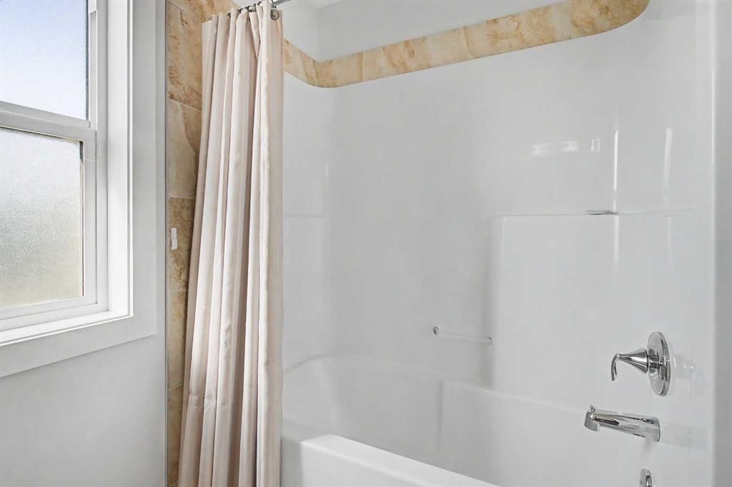 2 Baywater Cape, Airdrie, AB - Indoor Photo Showing Bathroom
