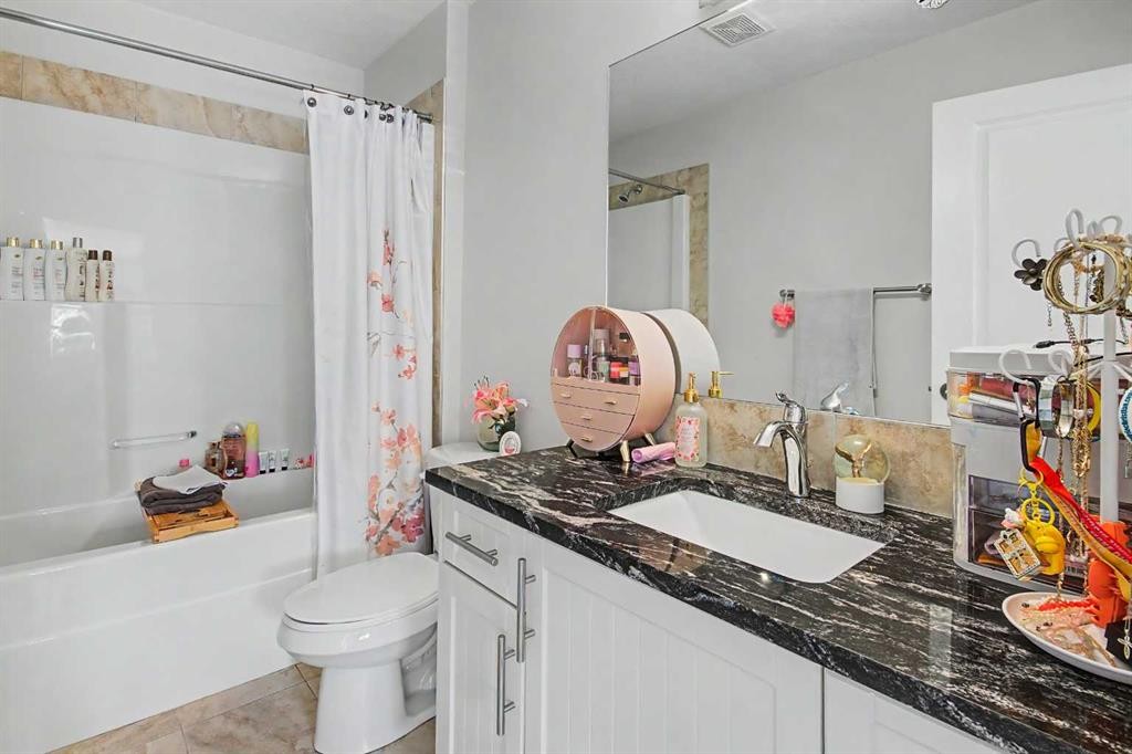2 Baywater Cape, Airdrie, AB - Indoor Photo Showing Bathroom