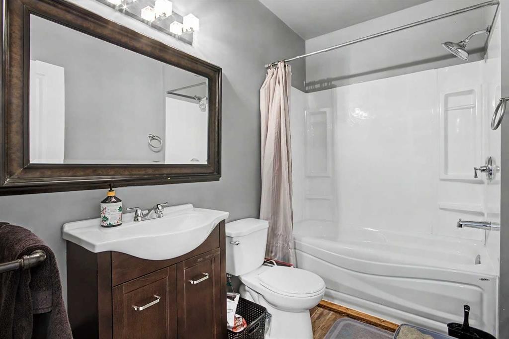 2 Baywater Cape, Airdrie, AB - Indoor Photo Showing Bathroom