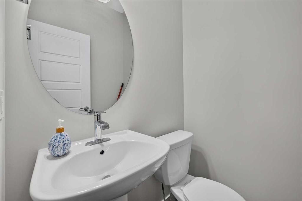 433-301 Redstone Boulevard Ne, Calgary, AB - Indoor Photo Showing Bathroom