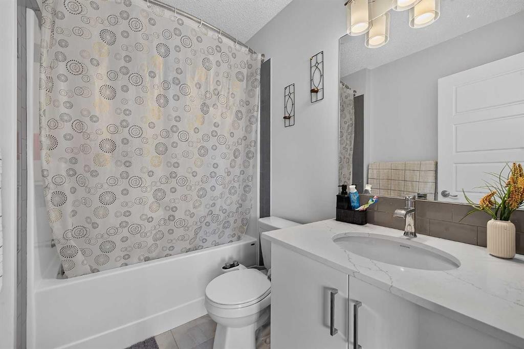 433-301 Redstone Boulevard Ne, Calgary, AB - Indoor Photo Showing Bathroom