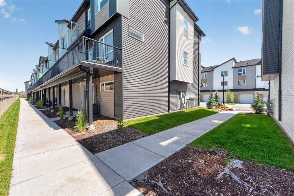 433-301 Redstone Boulevard Ne, Calgary, AB - Outdoor