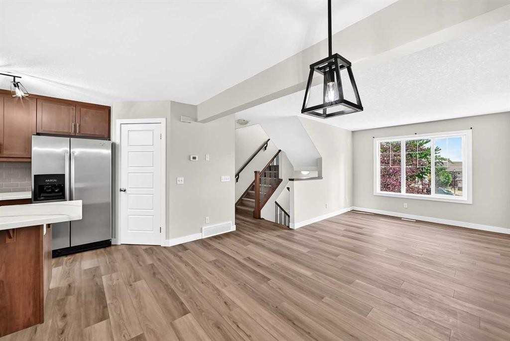 86 Pantego Lane Nw, Calgary, AB - Indoor Photo Showing Kitchen