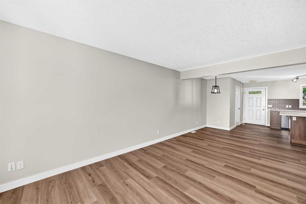 86 Pantego Lane Nw, Calgary, AB - Indoor Photo Showing Other Room