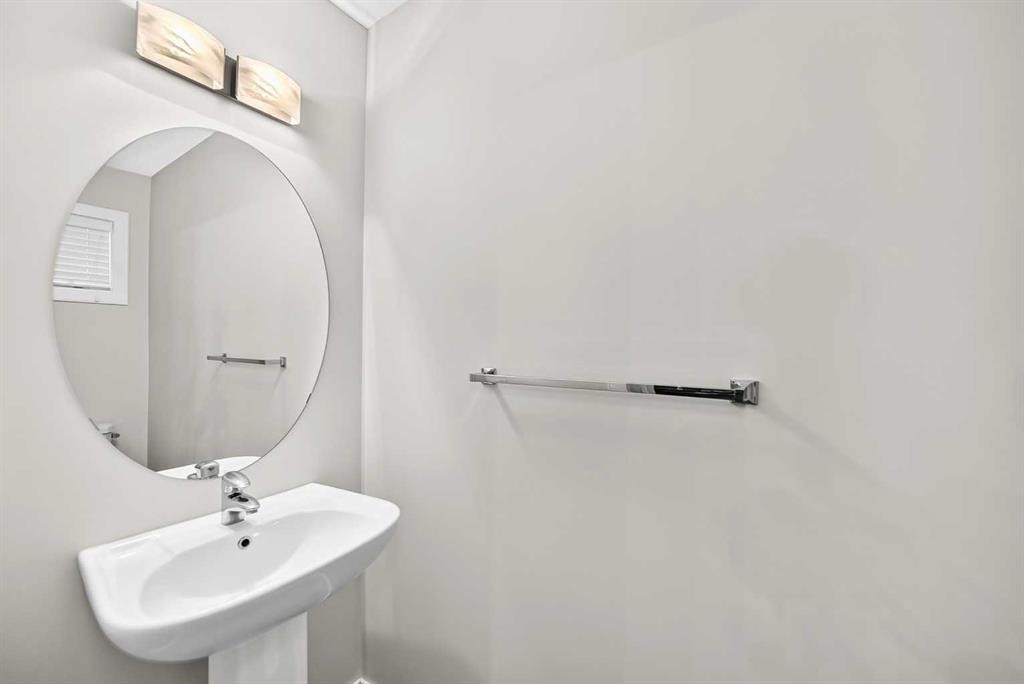 86 Pantego Lane Nw, Calgary, AB - Indoor Photo Showing Bathroom