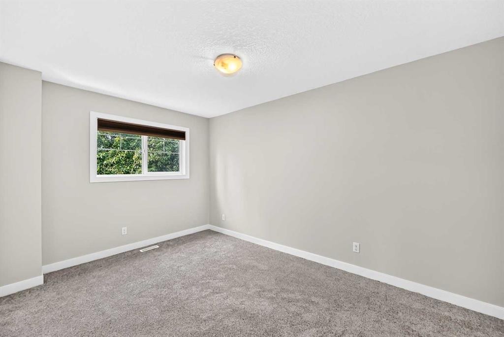 86 Pantego Lane Nw, Calgary, AB - Indoor Photo Showing Other Room