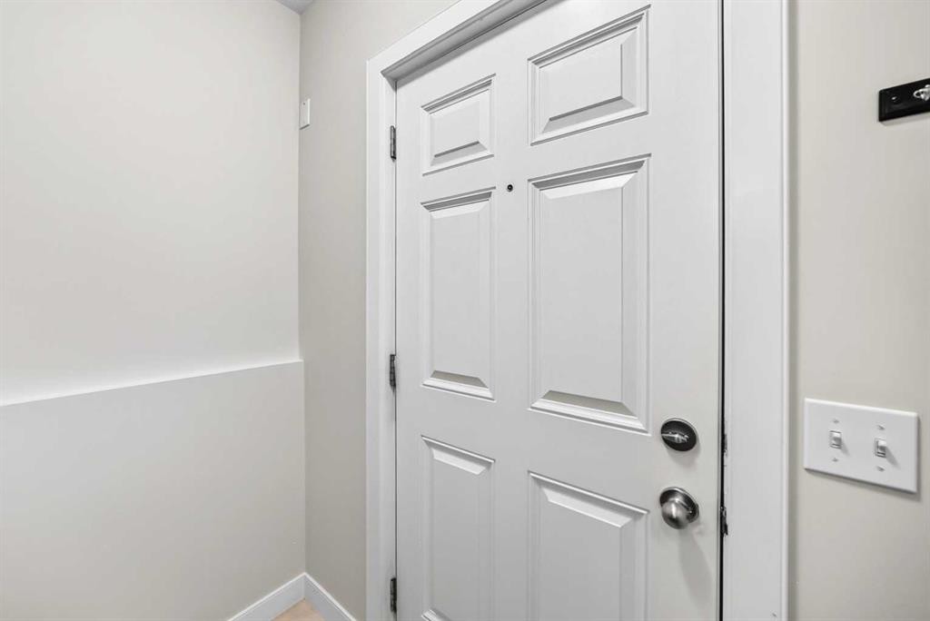 86 Pantego Lane Nw, Calgary, AB - Indoor Photo Showing Other Room