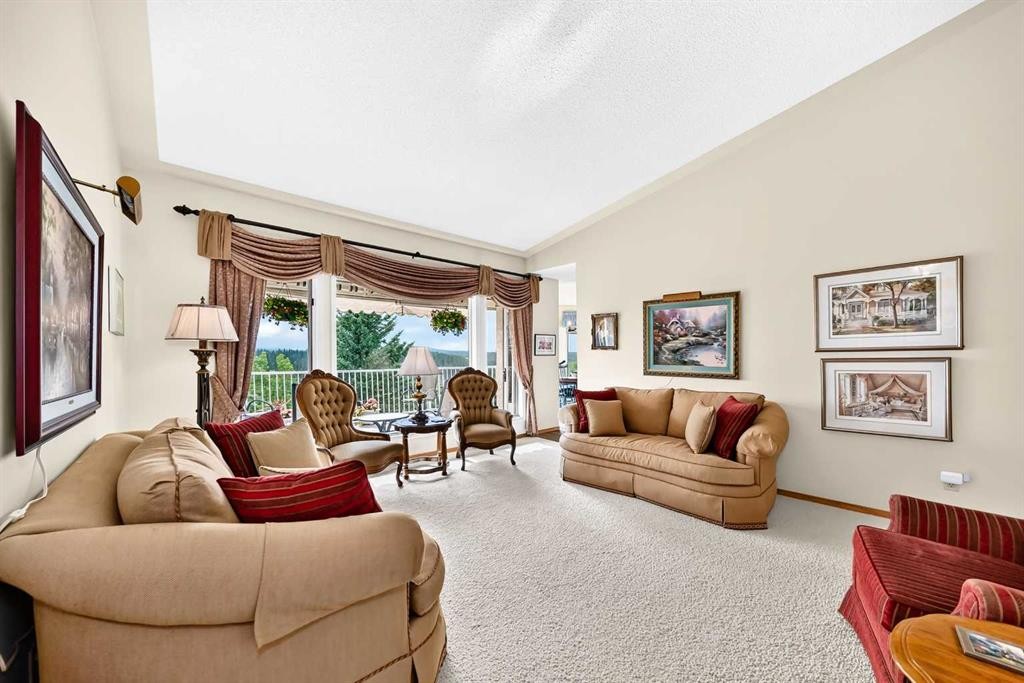 36 Sunset Way, Priddis Greens, AB - Indoor Photo Showing Living Room