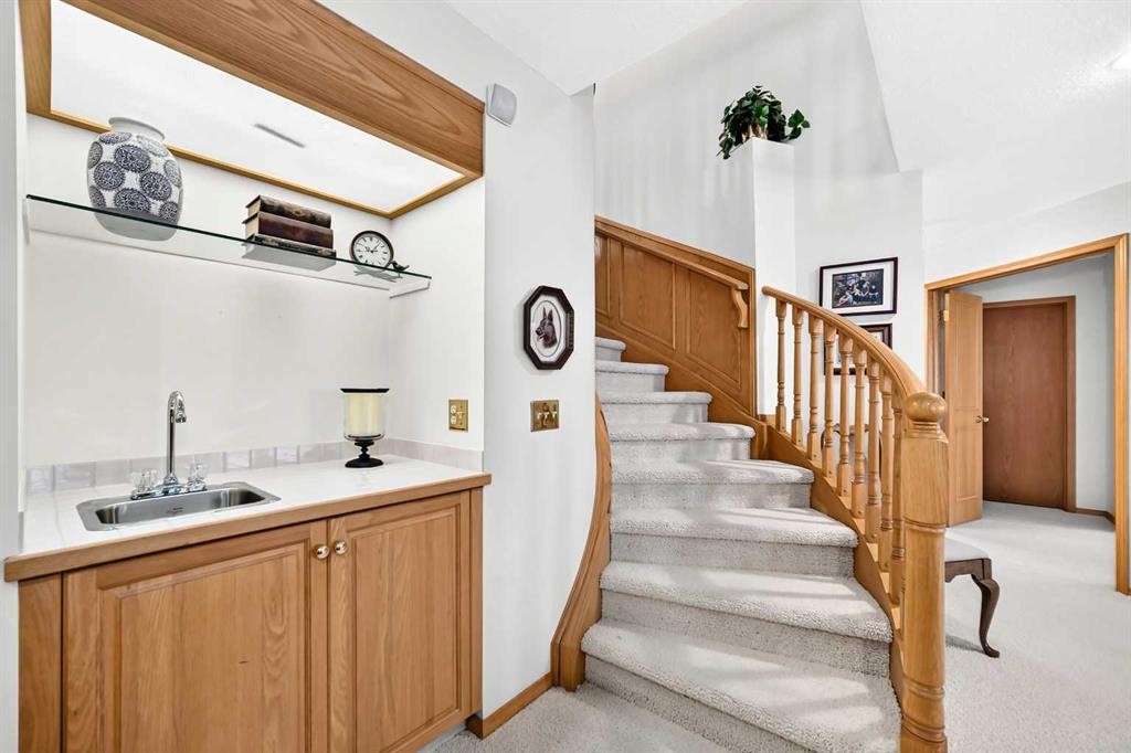 36 Sunset Way, Priddis Greens, AB - Indoor Photo Showing Other Room