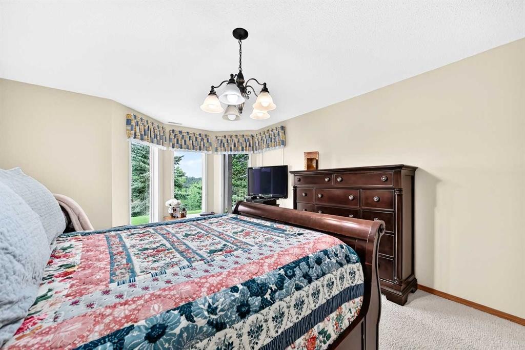 36 Sunset Way, Priddis Greens, AB - Indoor Photo Showing Bedroom